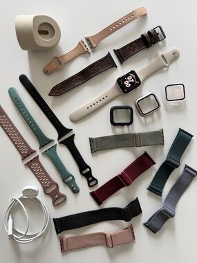 Apple Watch SE 2nd Gen Starlight 40mm | LV Band + Extra Accessories Included